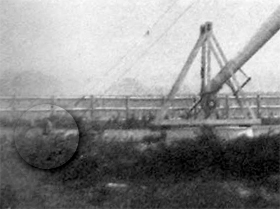 Diamond's photograph showing the end of the Azimuth Arm, the Dolly and the large Azimuth Wheel